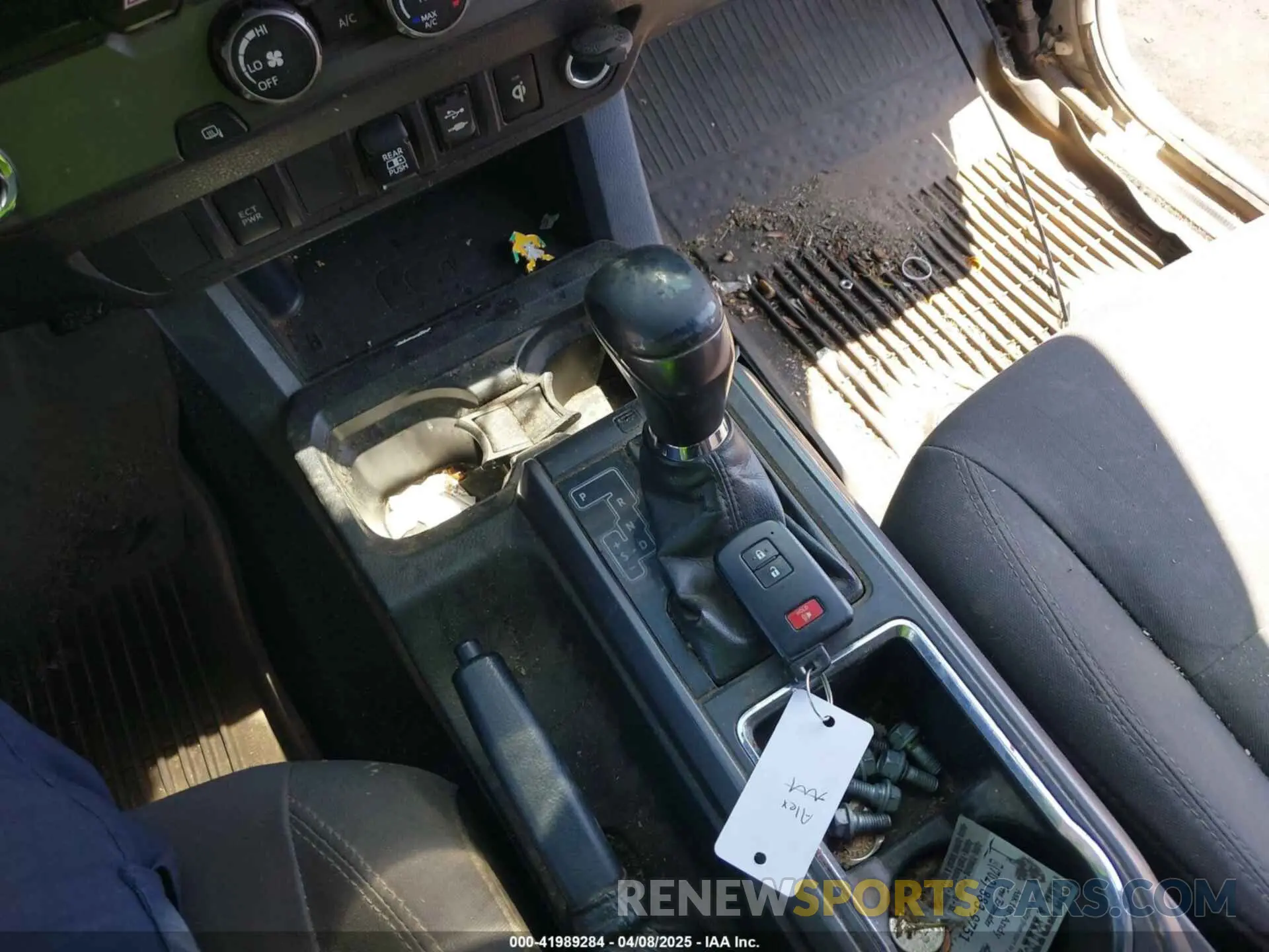 11 fotografías del automóvil dañado 3TMBZ5DN4KM019930 TOYOTA TACOMA 2019