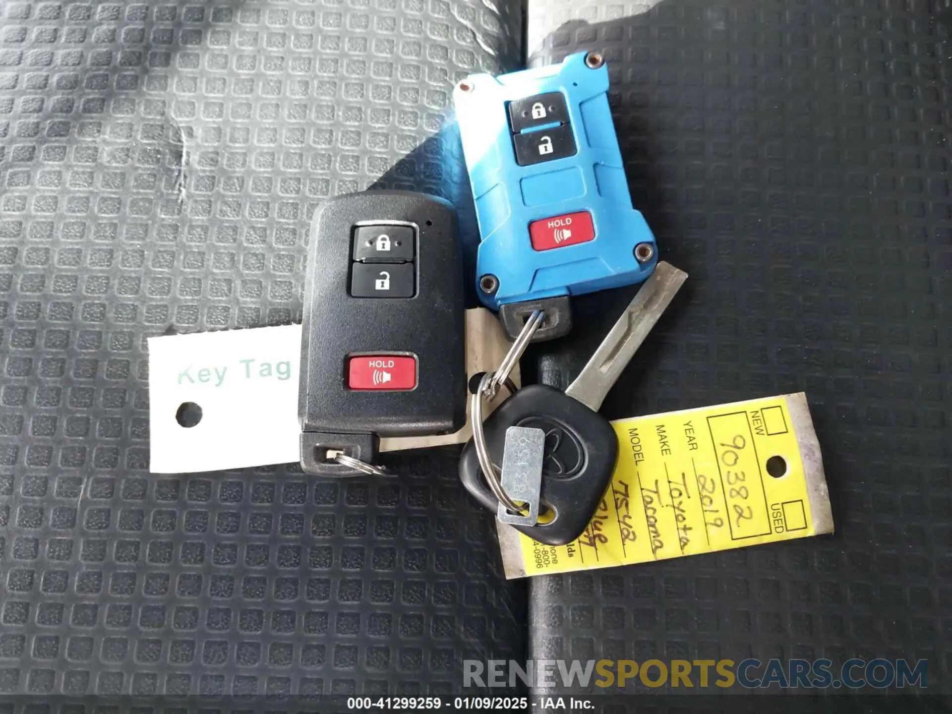 11 fotografías del automóvil dañado 3TMCZ5AN0KM206557 TOYOTA TACOMA 2019