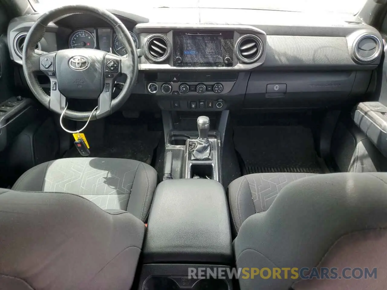 8 fotografías del automóvil dañado 3TMCZ5AN0KM224296 TOYOTA TACOMA 2019