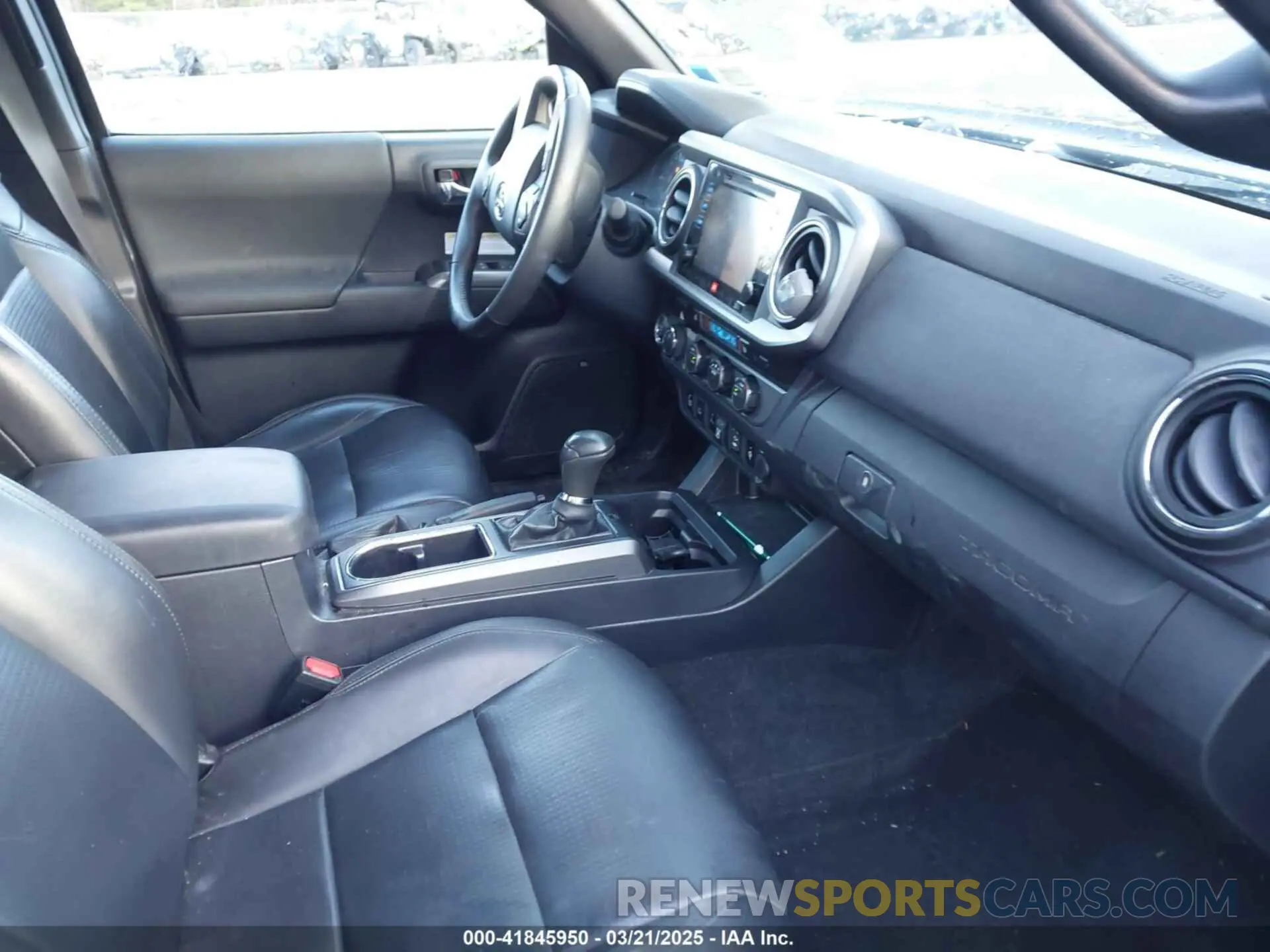 5 fotografías del automóvil dañado 3TMCZ5AN0KM261364 TOYOTA TACOMA 2019