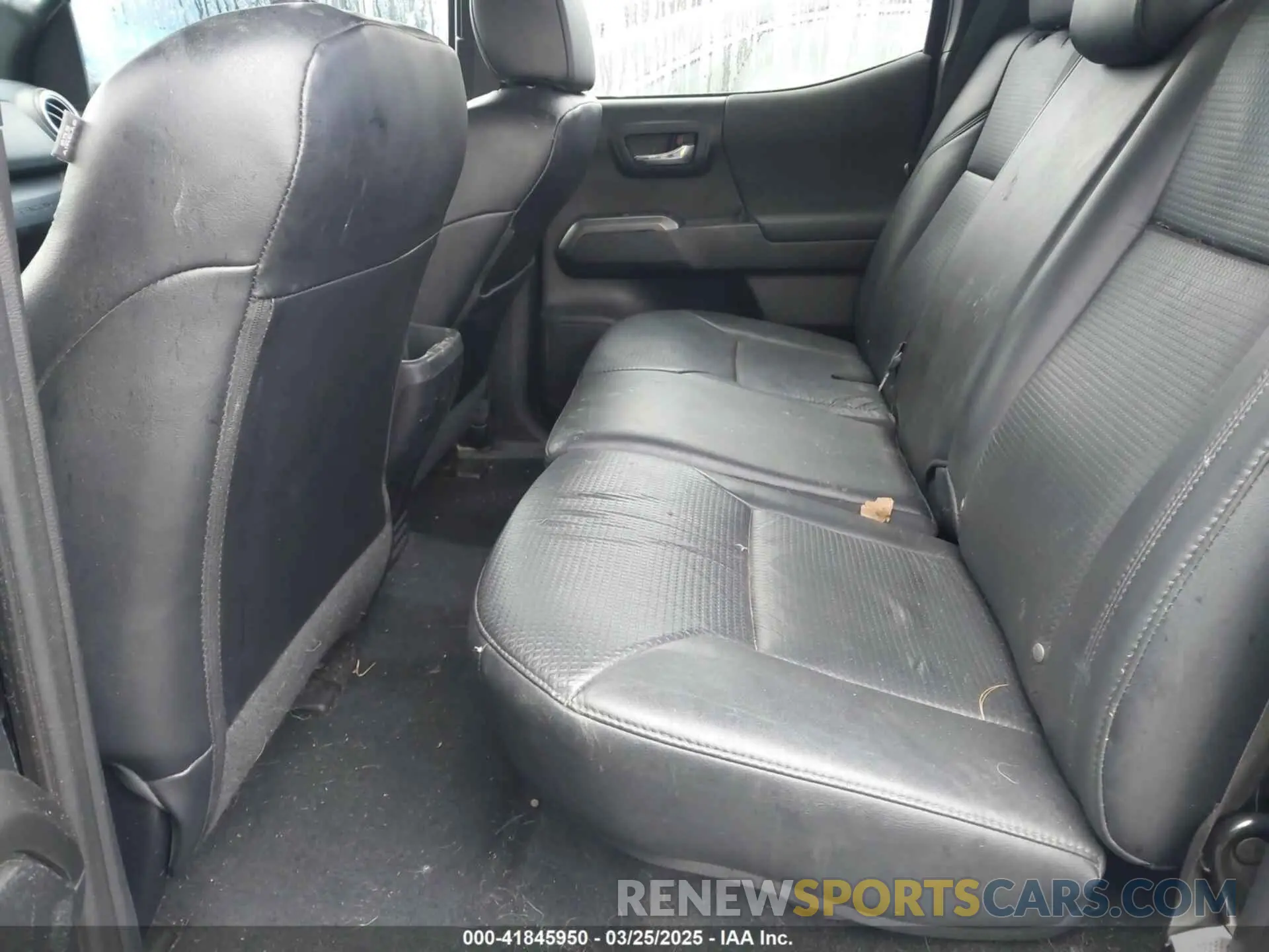 8 fotografías del automóvil dañado 3TMCZ5AN0KM261364 TOYOTA TACOMA 2019