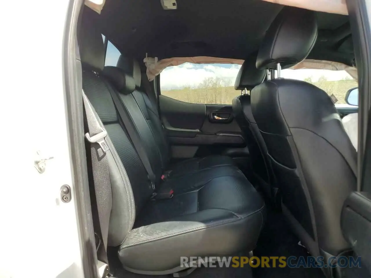 10 fotografías del automóvil dañado 3TMCZ5AN0KM275894 TOYOTA TACOMA 2019