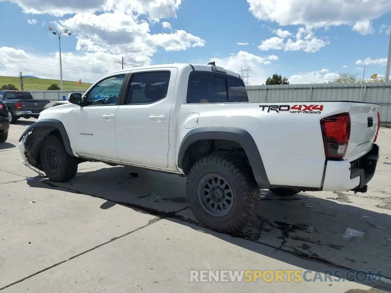 2 fotografías del automóvil dañado 3TMCZ5AN0KM275894 TOYOTA TACOMA 2019