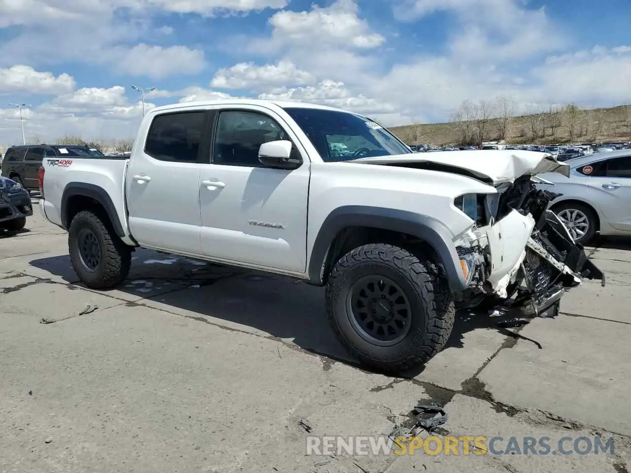 4 fotografías del automóvil dañado 3TMCZ5AN0KM275894 TOYOTA TACOMA 2019