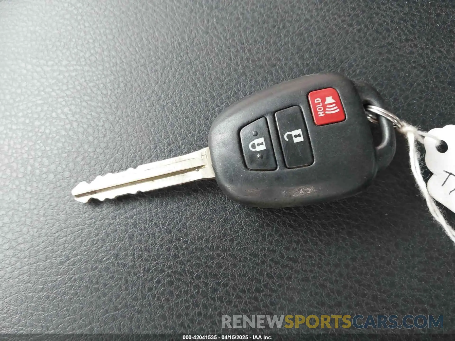 11 fotografías del automóvil dañado 3TMCZ5AN0KM280271 TOYOTA TACOMA 2019