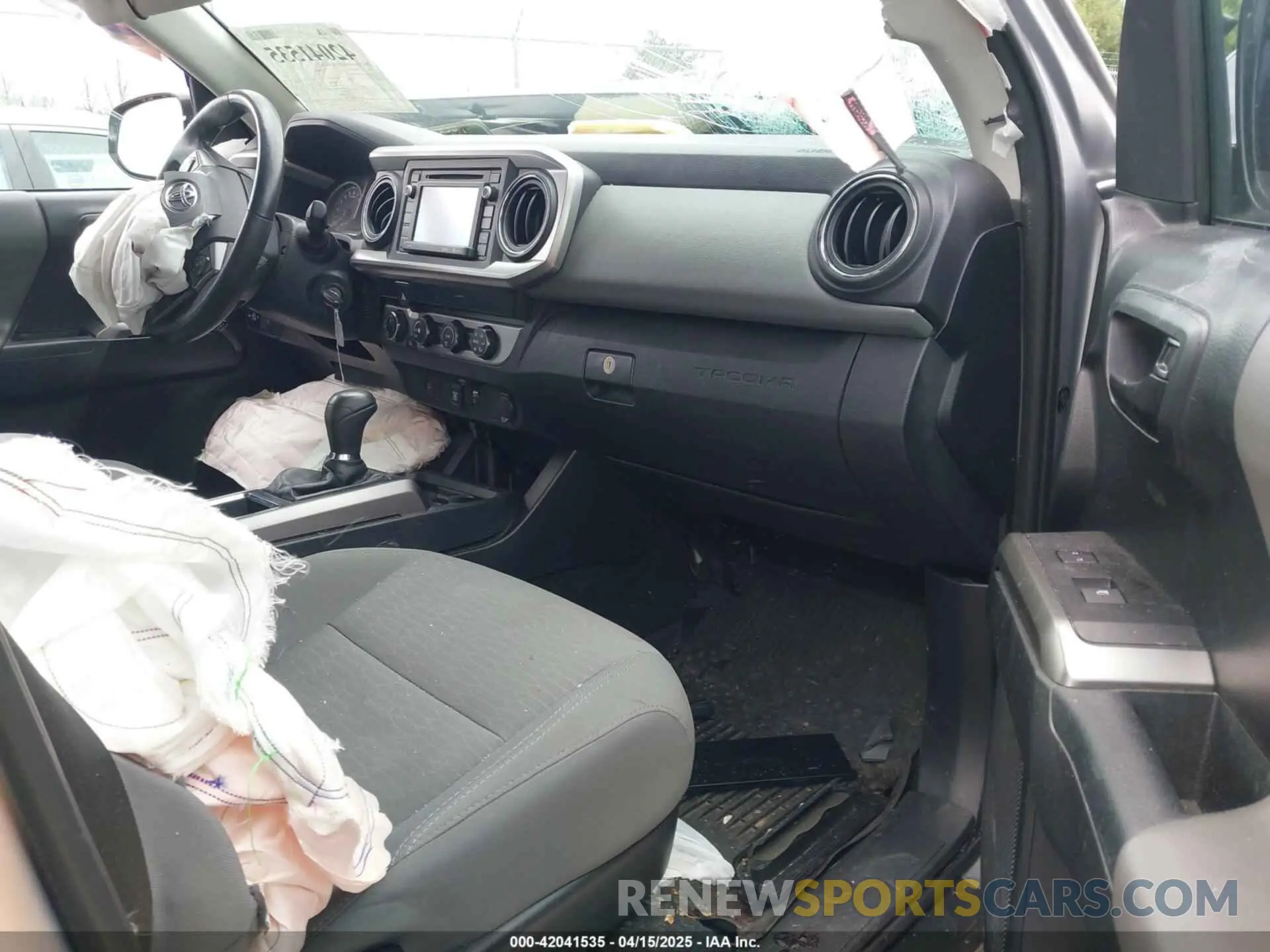 5 fotografías del automóvil dañado 3TMCZ5AN0KM280271 TOYOTA TACOMA 2019