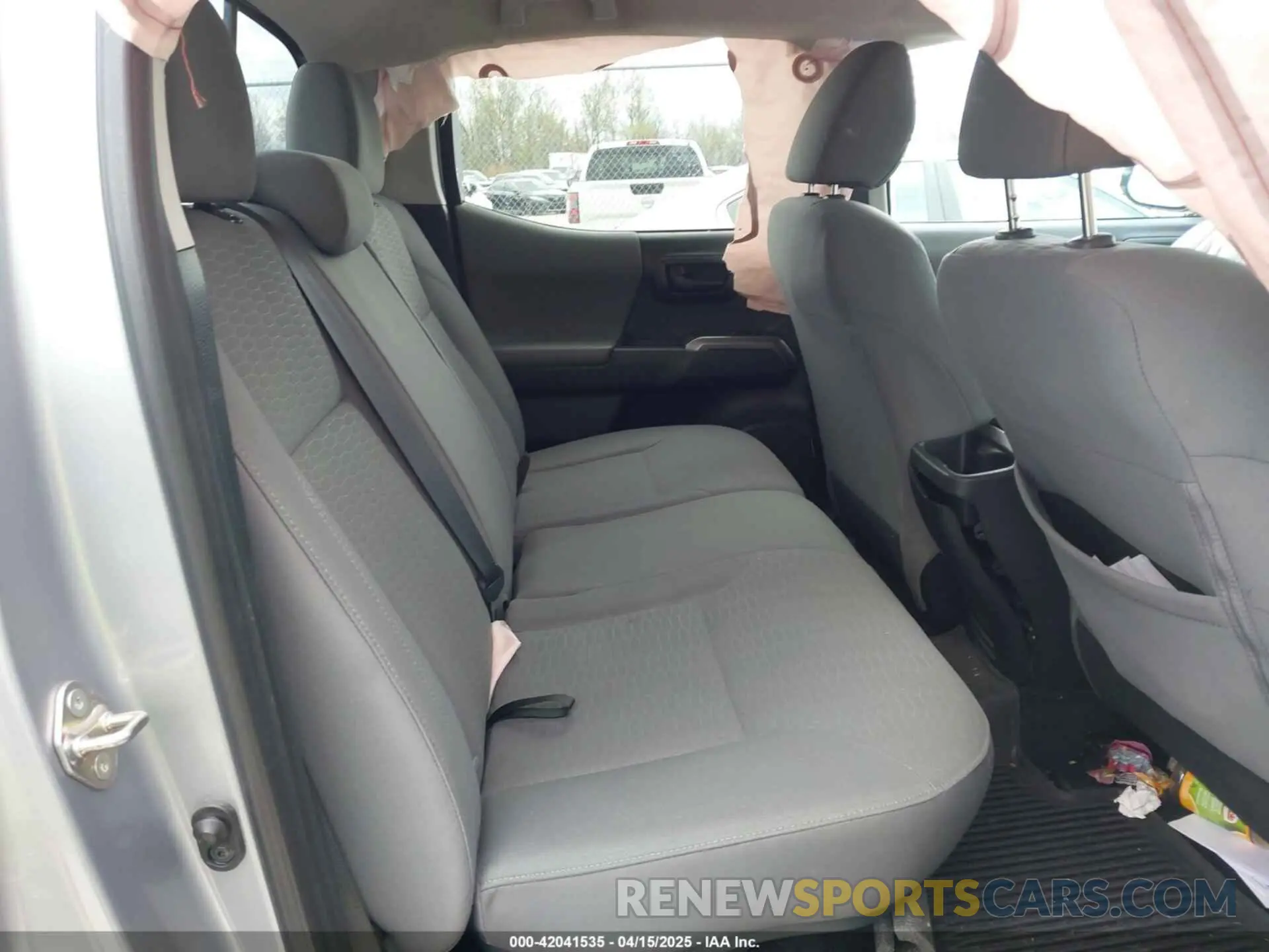 8 fotografías del automóvil dañado 3TMCZ5AN0KM280271 TOYOTA TACOMA 2019