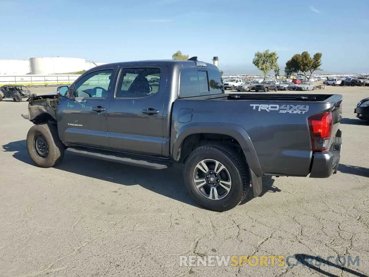 2 fotografías del automóvil dañado 3TMCZ5AN1KM191146 TOYOTA TACOMA 2019
