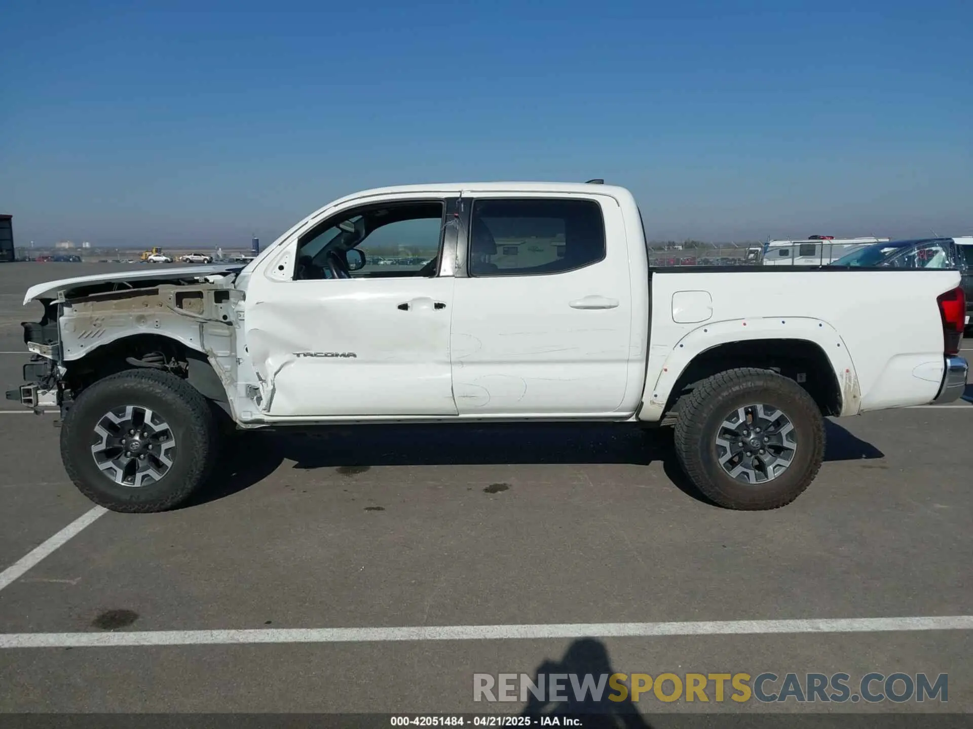 14 fotografías del automóvil dañado 3TMCZ5AN1KM210911 TOYOTA TACOMA 2019