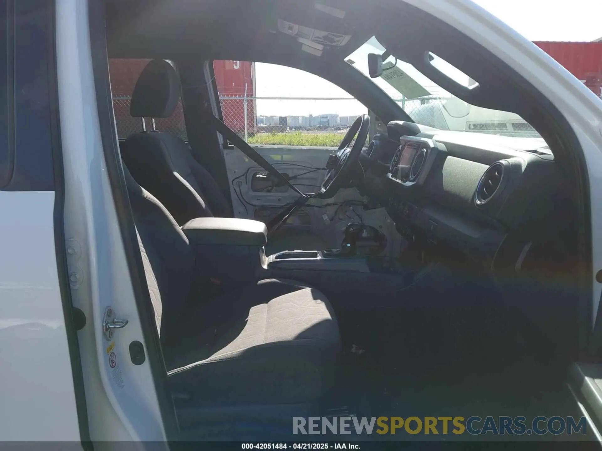 5 fotografías del automóvil dañado 3TMCZ5AN1KM210911 TOYOTA TACOMA 2019