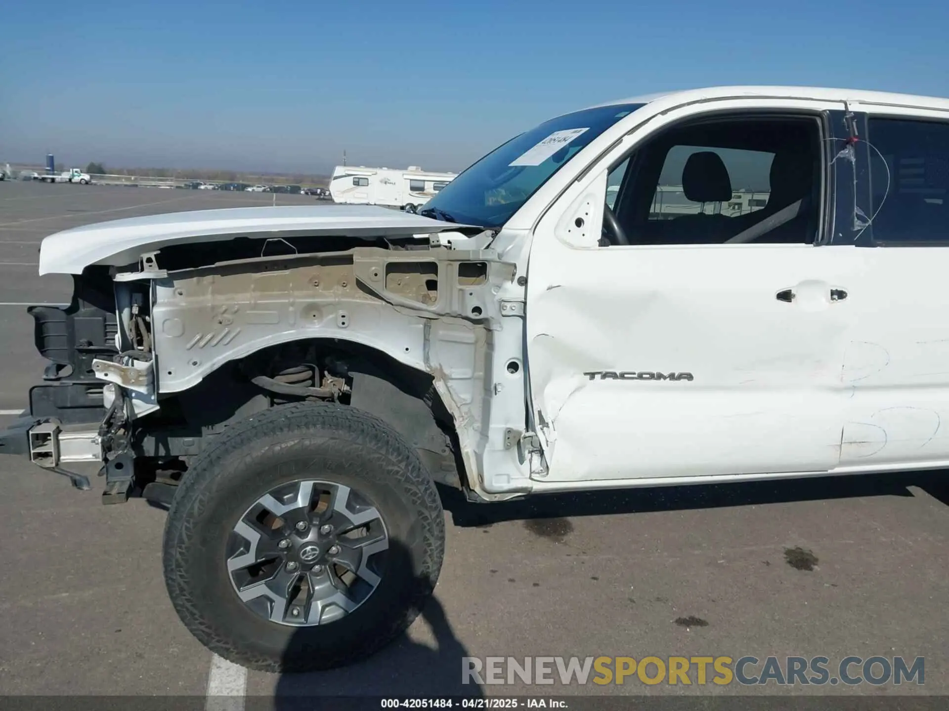 6 fotografías del automóvil dañado 3TMCZ5AN1KM210911 TOYOTA TACOMA 2019