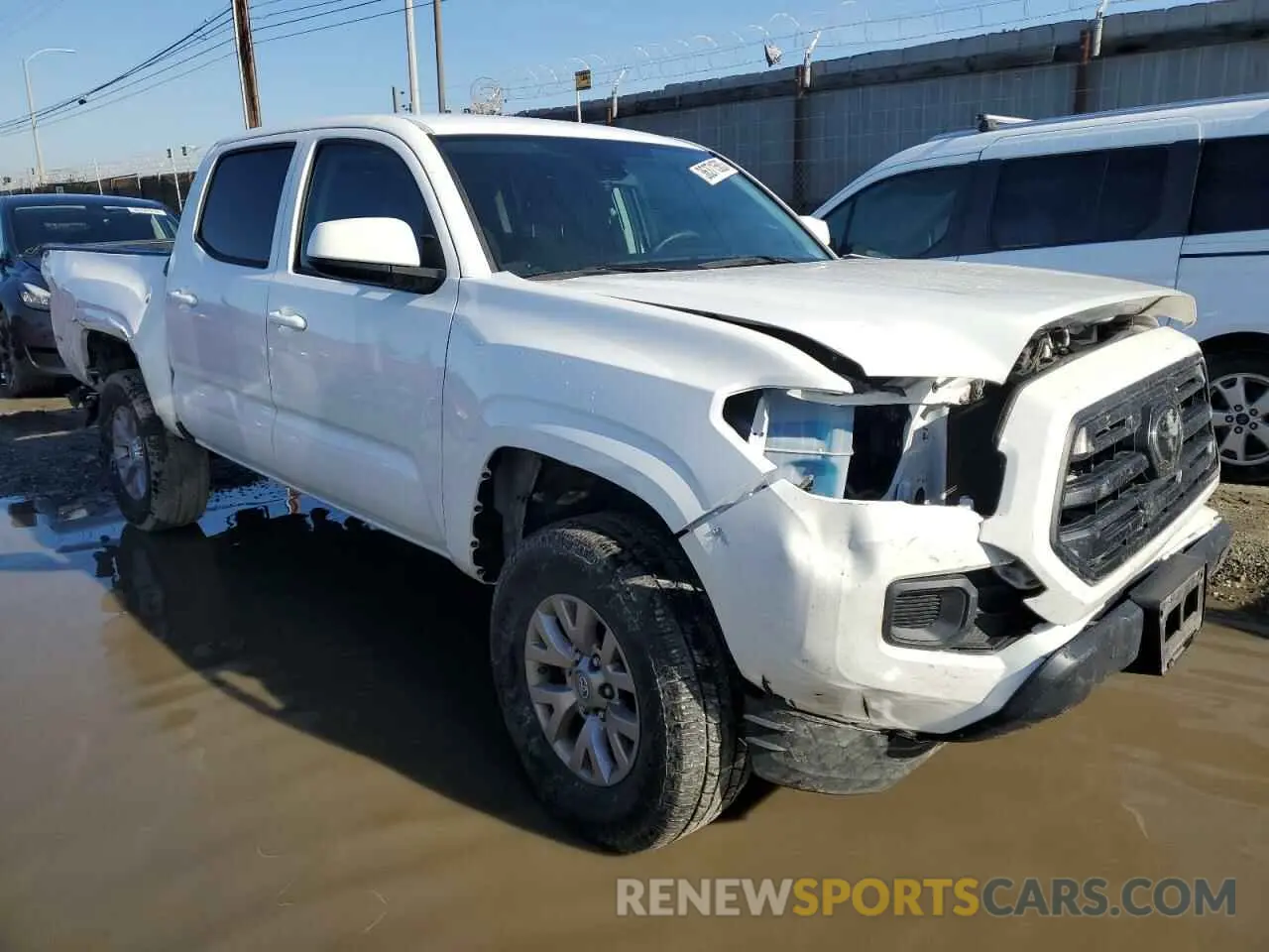 4 fotografías del automóvil dañado 3TMCZ5AN1KM238403 TOYOTA TACOMA 2019