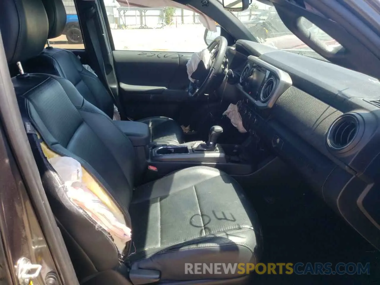 5 fotografías del automóvil dañado 3TMCZ5AN1KM259672 TOYOTA TACOMA 2019