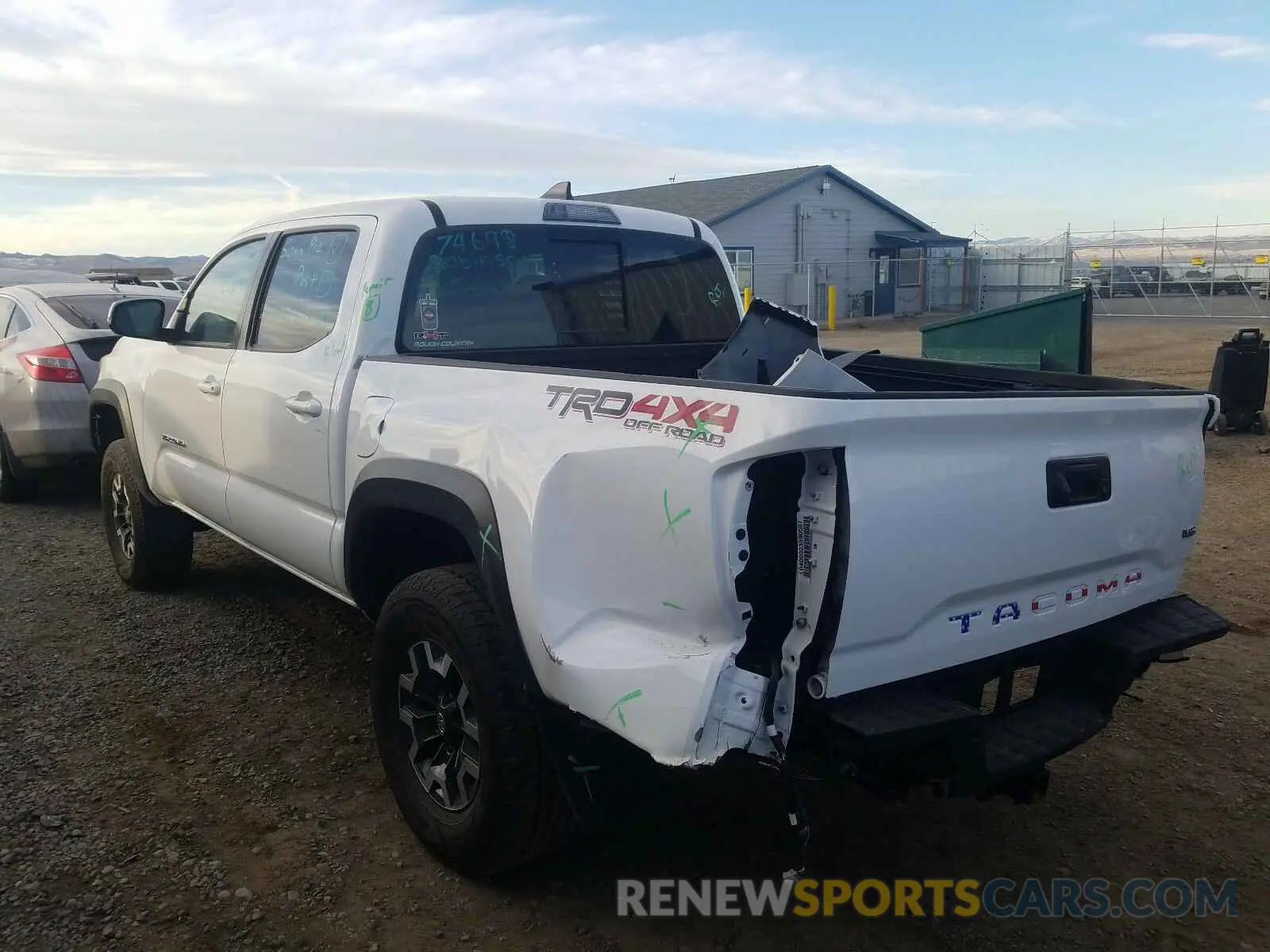 3 fotografías del automóvil dañado 3TMCZ5AN1KM276794 TOYOTA TACOMA 2019