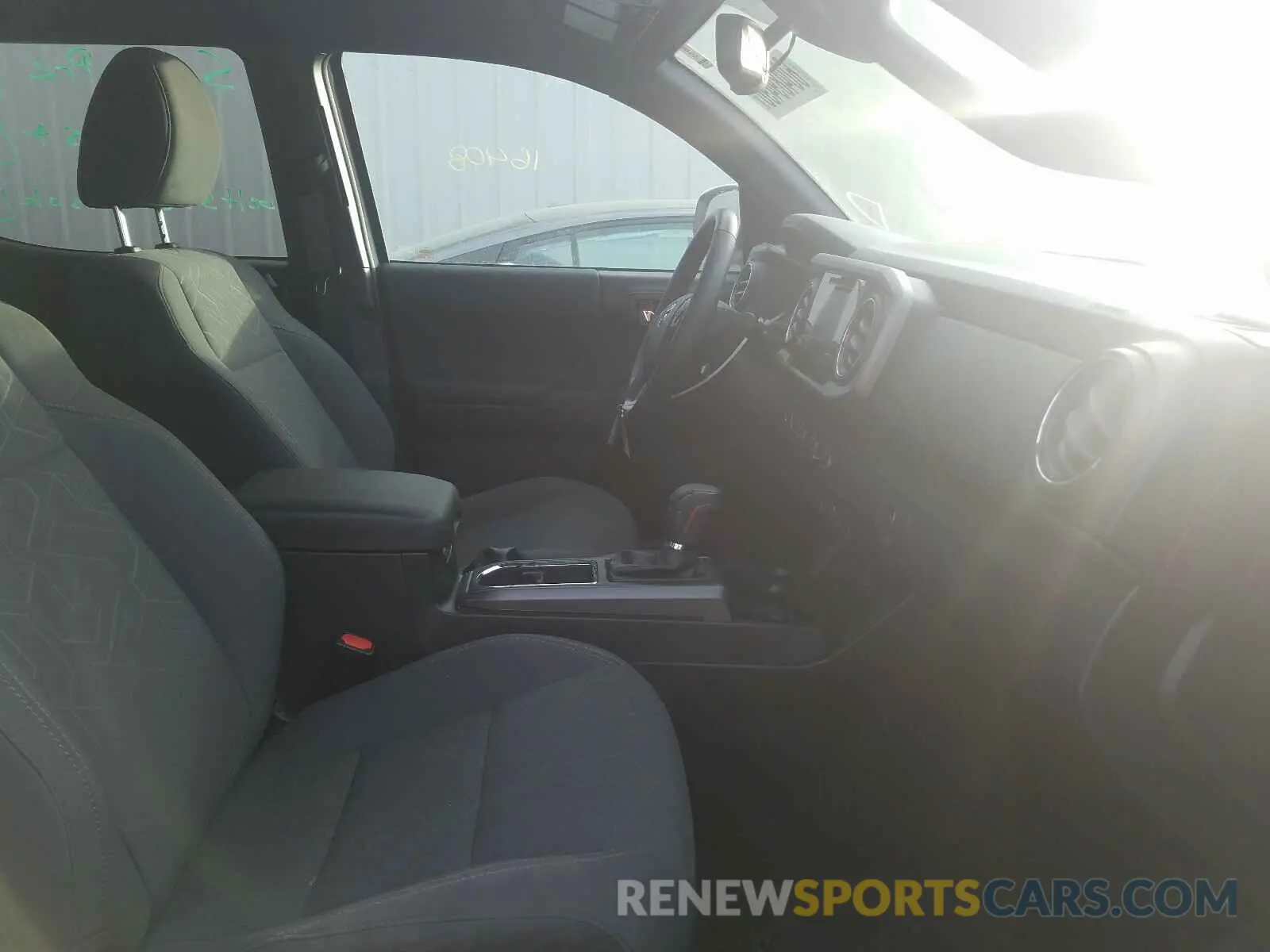 5 fotografías del automóvil dañado 3TMCZ5AN1KM276794 TOYOTA TACOMA 2019