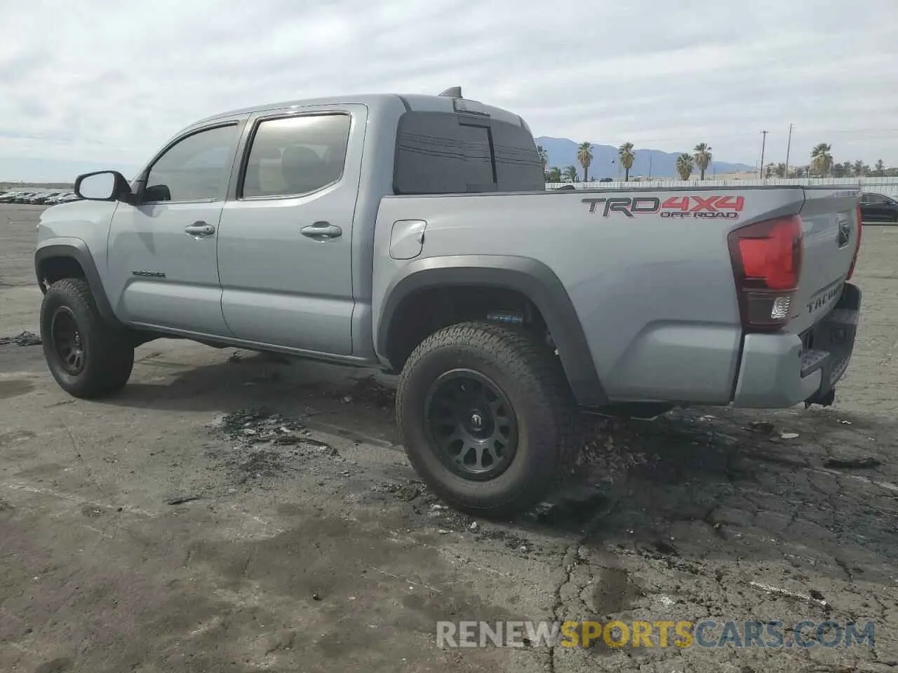 2 fotografías del automóvil dañado 3TMCZ5AN2KM192032 TOYOTA TACOMA 2019