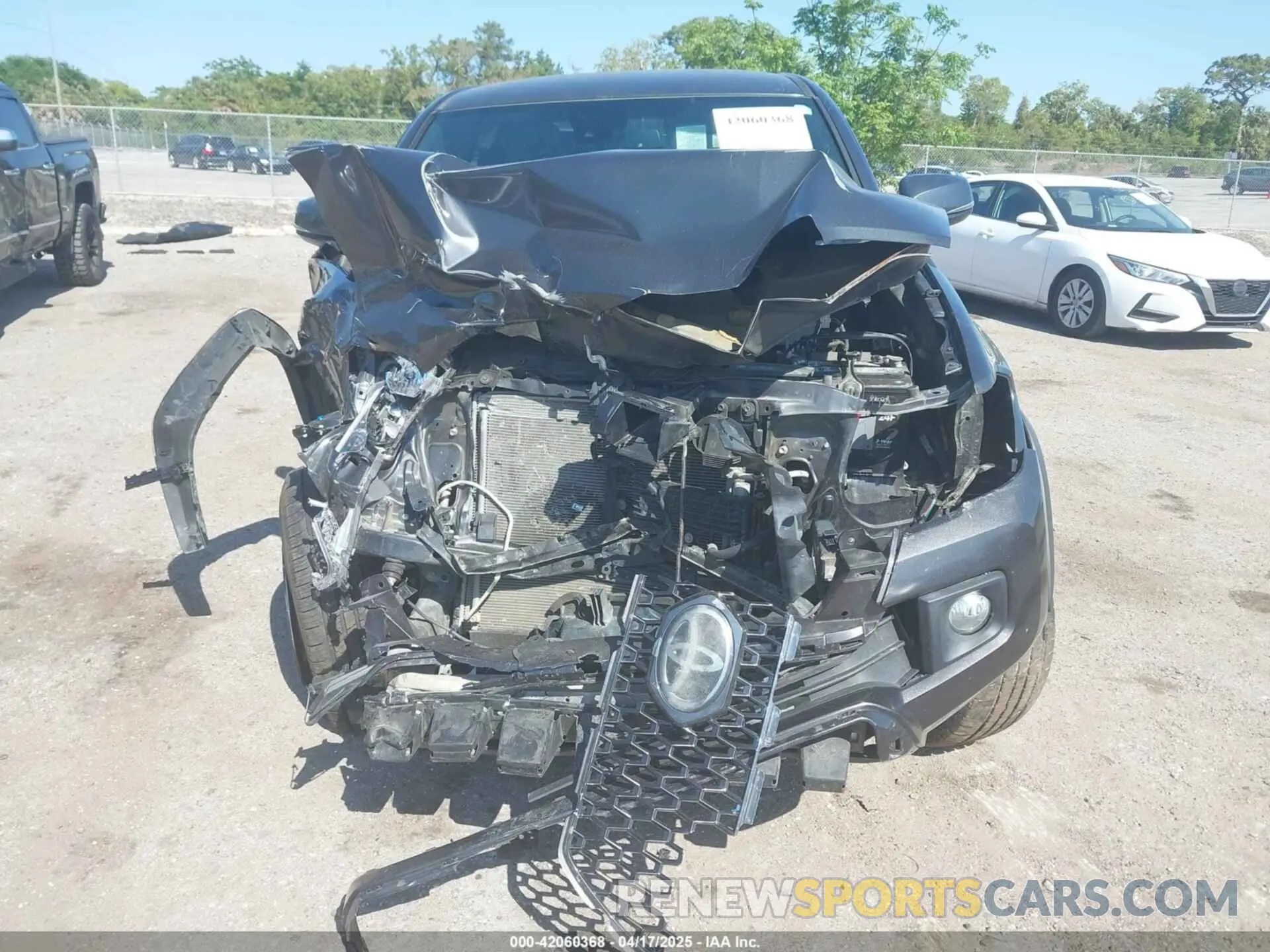 11 fotografías del automóvil dañado 3TMCZ5AN2KM192497 TOYOTA TACOMA 2019