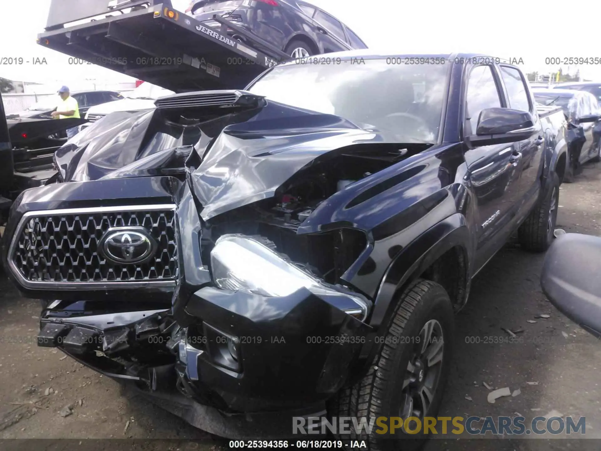 2 fotografías del automóvil dañado 3TMCZ5AN2KM201862 TOYOTA TACOMA 2019