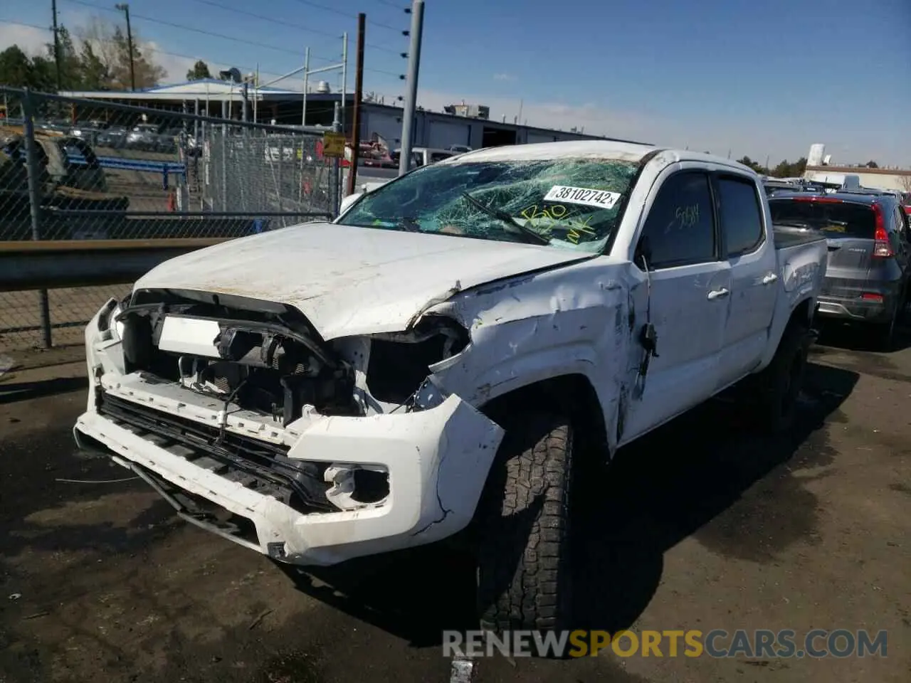 2 fotografías del automóvil dañado 3TMCZ5AN2KM214336 TOYOTA TACOMA 2019