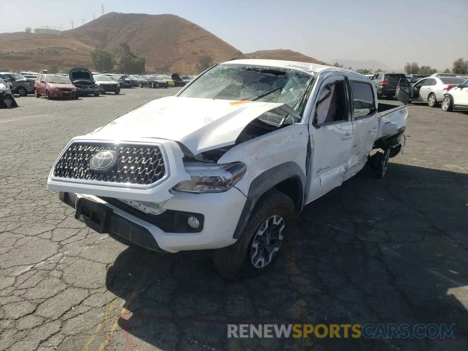 2 fotografías del automóvil dañado 3TMCZ5AN2KM239642 TOYOTA TACOMA 2019