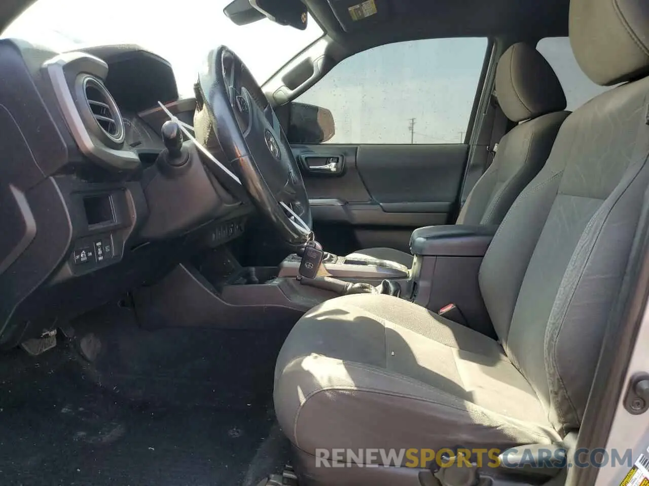 7 fotografías del automóvil dañado 3TMCZ5AN2KM264721 TOYOTA TACOMA 2019