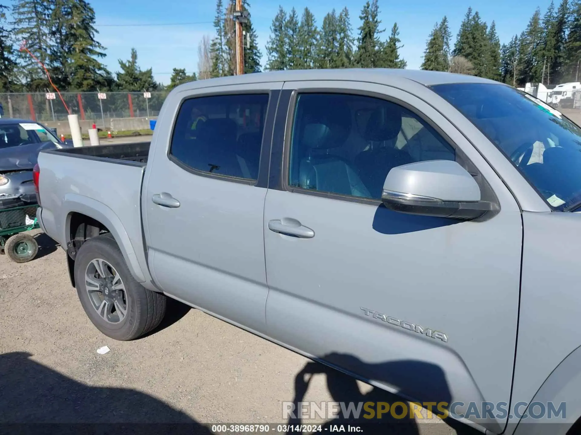 13 fotografías del automóvil dañado 3TMCZ5AN2KM267490 TOYOTA TACOMA 2019