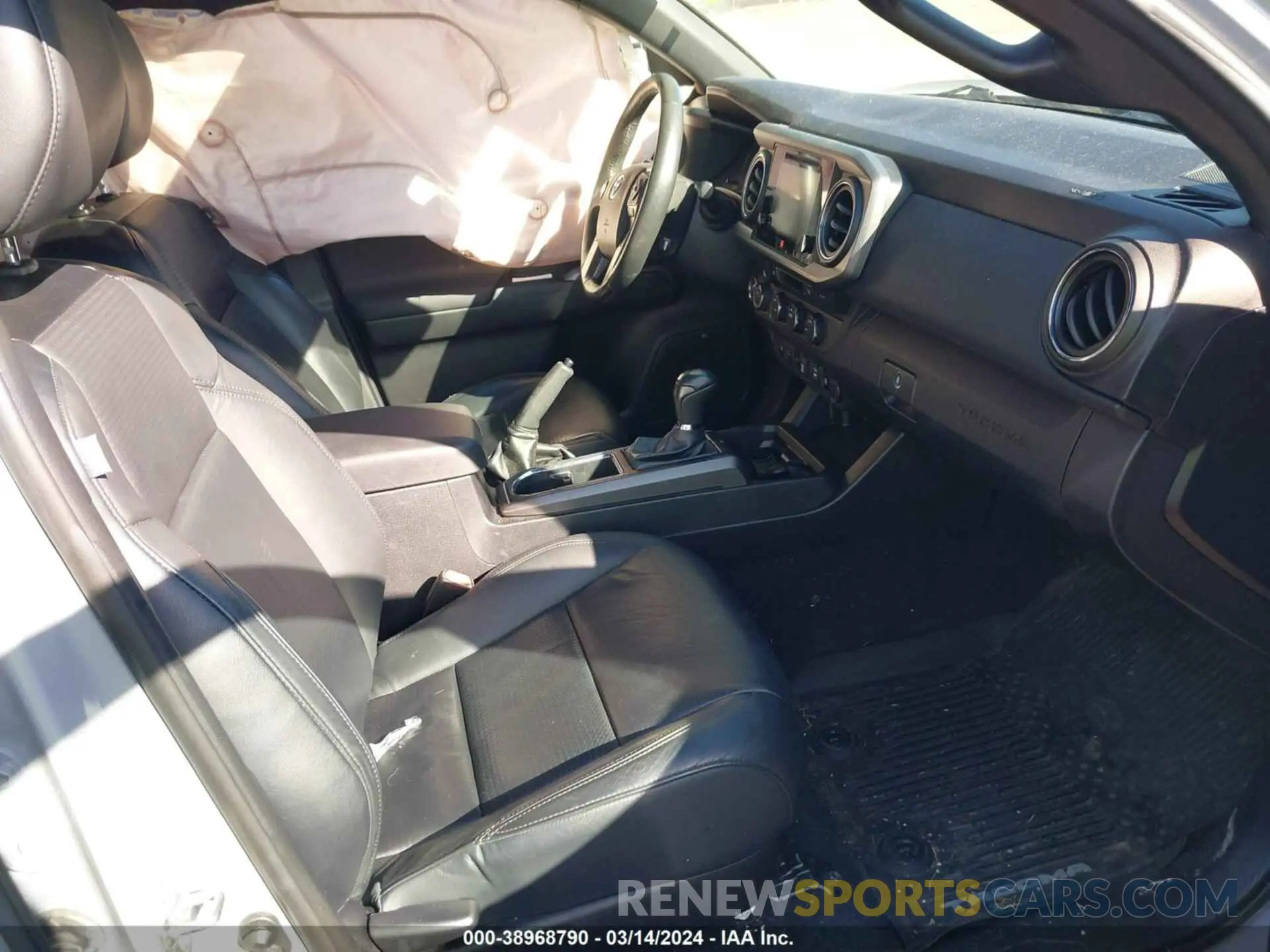 5 fotografías del automóvil dañado 3TMCZ5AN2KM267490 TOYOTA TACOMA 2019