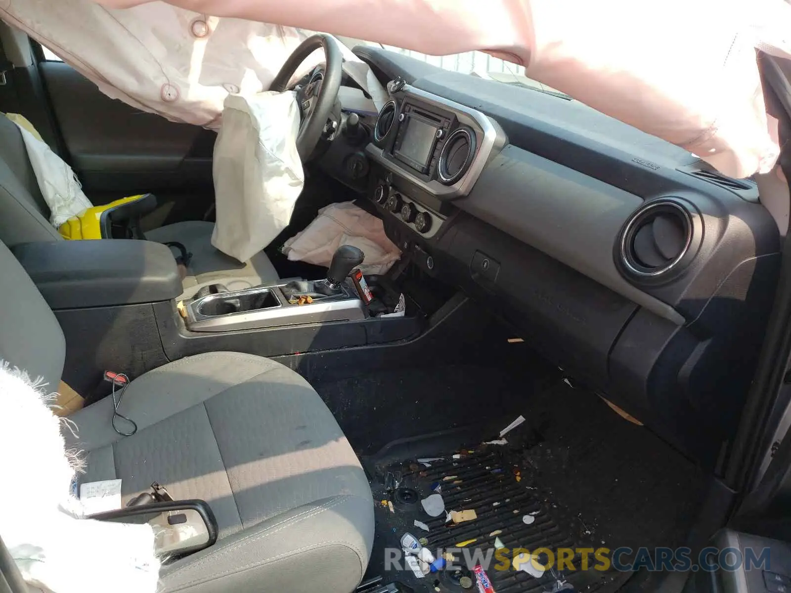 5 fotografías del automóvil dañado 3TMCZ5AN3KM271225 TOYOTA TACOMA 2019