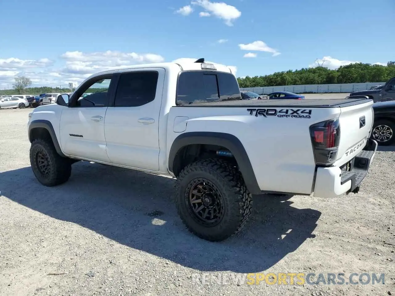 2 fotografías del automóvil dañado 3TMCZ5AN3KM277204 TOYOTA TACOMA 2019