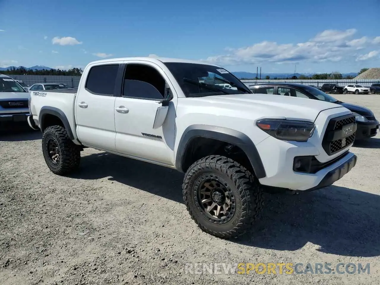 4 fotografías del automóvil dañado 3TMCZ5AN3KM277204 TOYOTA TACOMA 2019