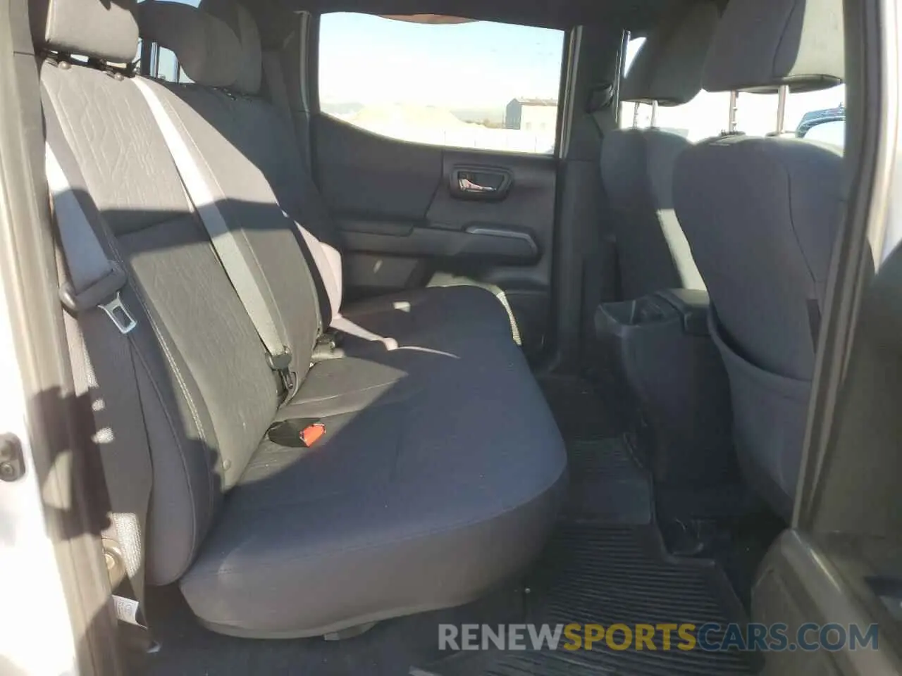 10 fotografías del automóvil dañado 3TMCZ5AN3KM285772 TOYOTA TACOMA 2019