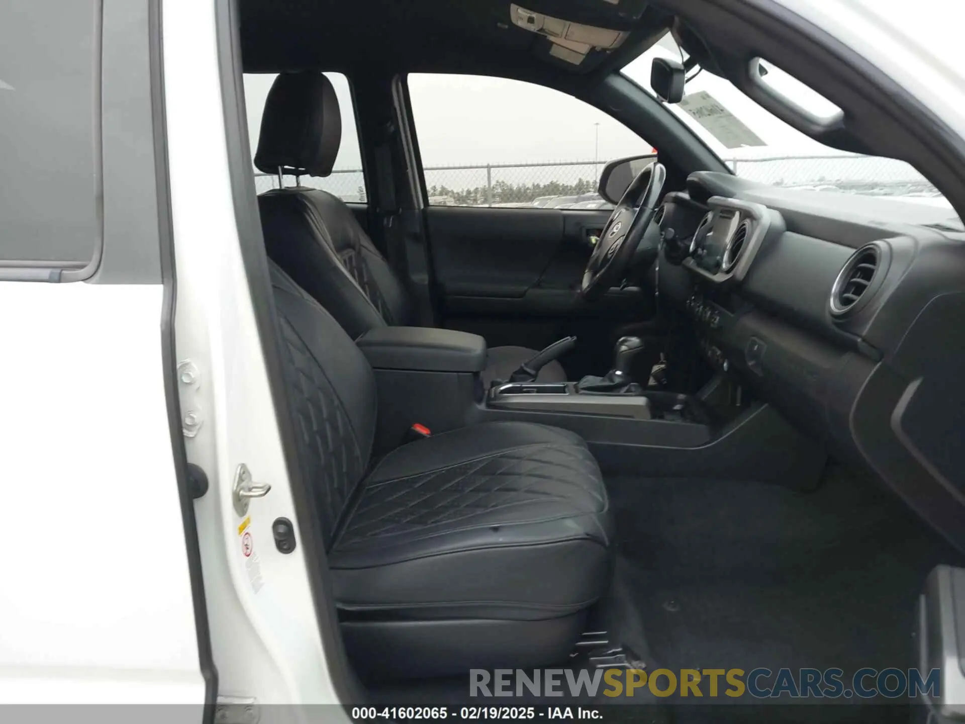 5 fotografías del automóvil dañado 3TMCZ5AN4KM220154 TOYOTA TACOMA 2019
