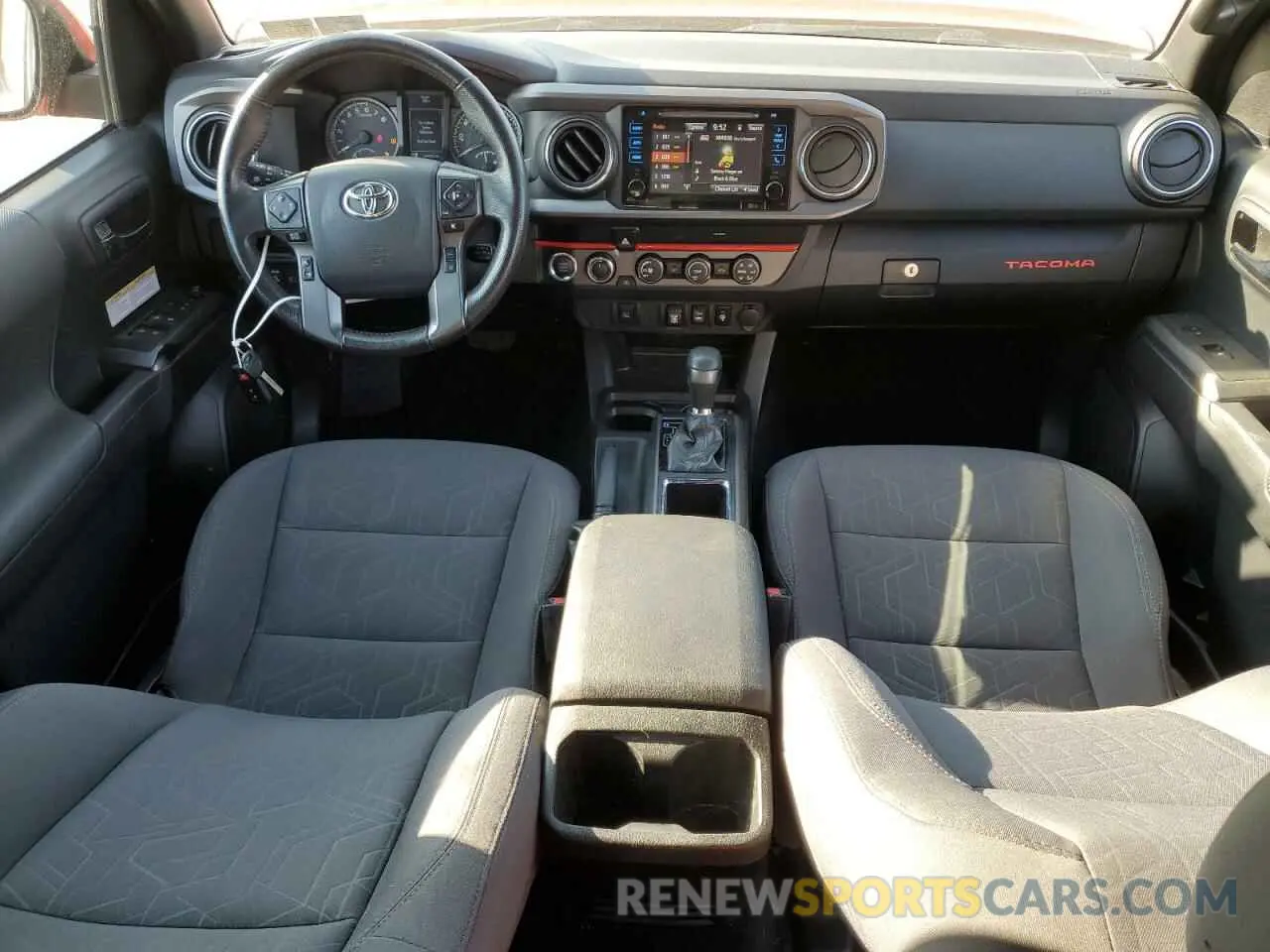 8 fotografías del automóvil dañado 3TMCZ5AN4KM221823 TOYOTA TACOMA 2019