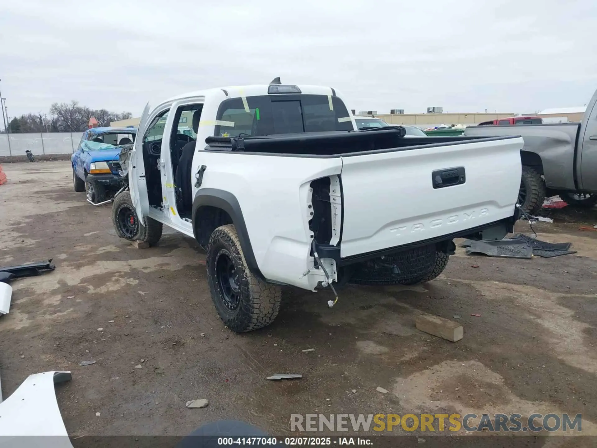 3 fotografías del automóvil dañado 3TMCZ5AN4KM244003 TOYOTA TACOMA 2019