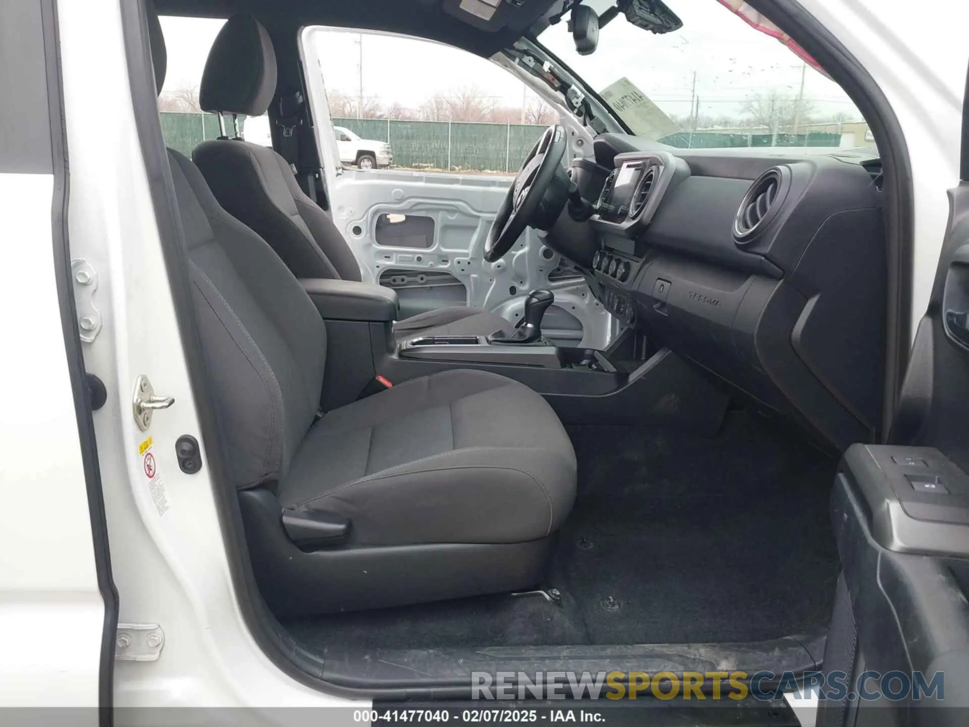5 fotografías del automóvil dañado 3TMCZ5AN4KM244003 TOYOTA TACOMA 2019