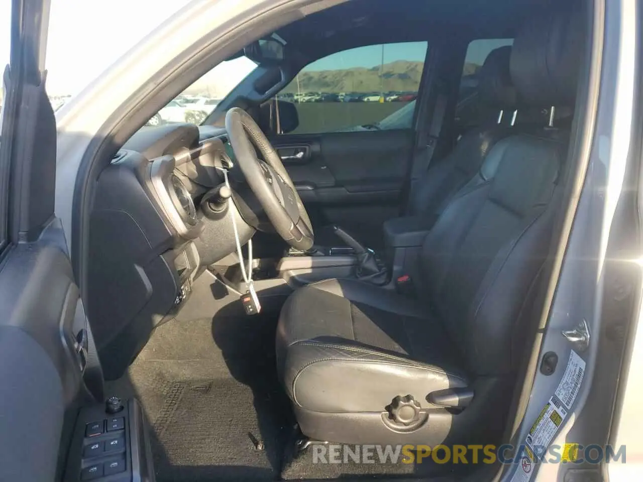7 fotografías del automóvil dañado 3TMCZ5AN4KM284811 TOYOTA TACOMA 2019