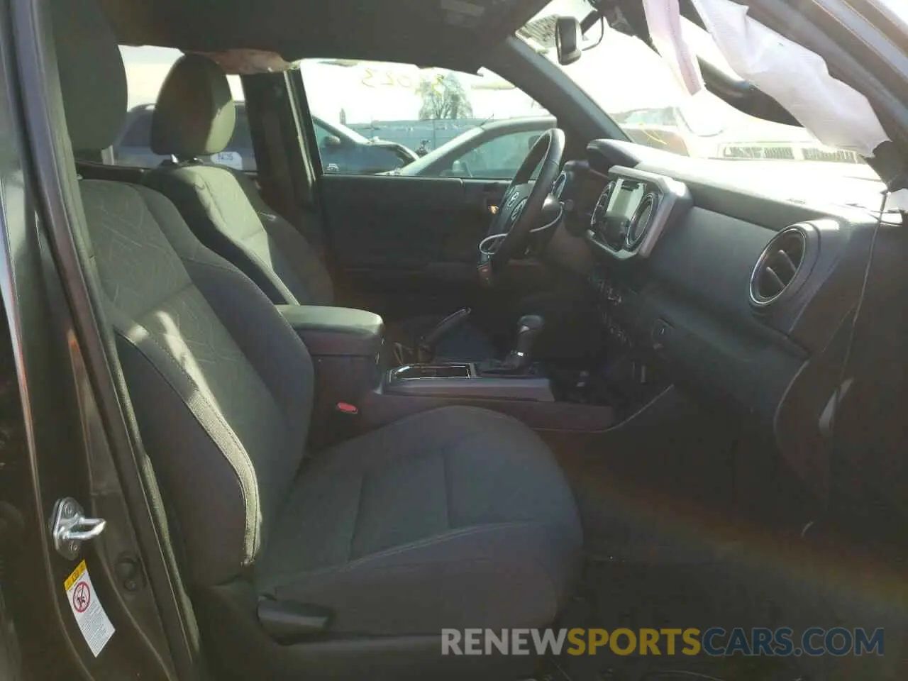 5 fotografías del automóvil dañado 3TMCZ5AN5KM202553 TOYOTA TACOMA 2019