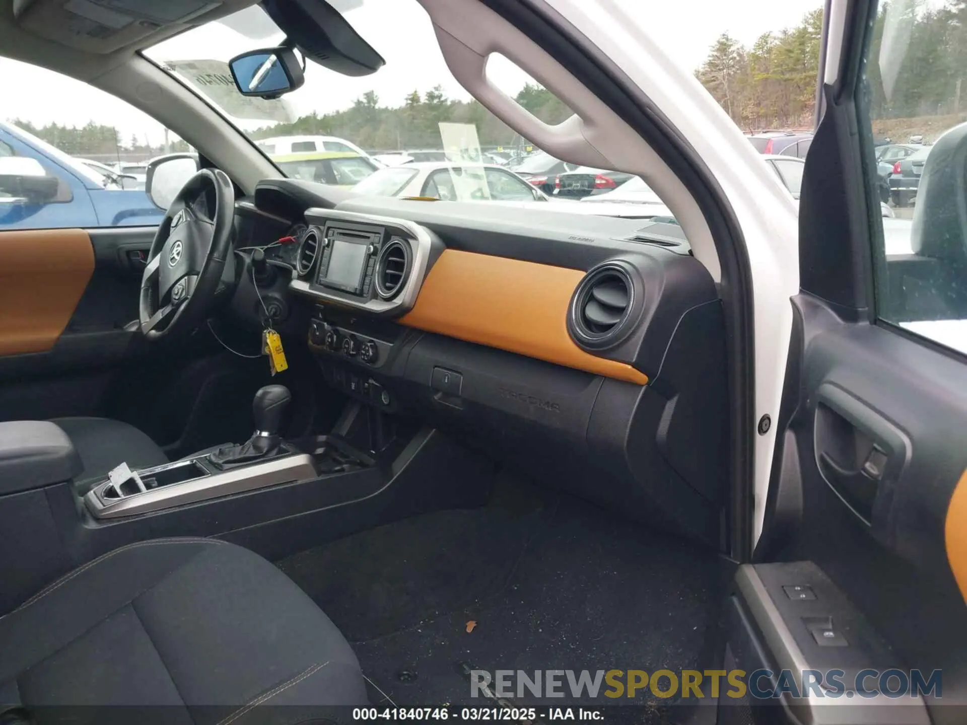 5 fotografías del automóvil dañado 3TMCZ5AN5KM220244 TOYOTA TACOMA 2019