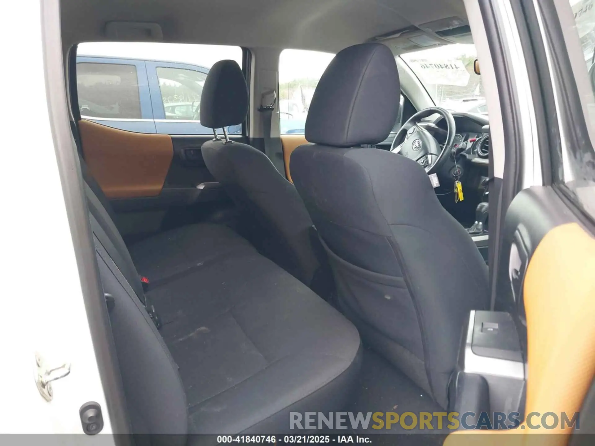 8 fotografías del automóvil dañado 3TMCZ5AN5KM220244 TOYOTA TACOMA 2019