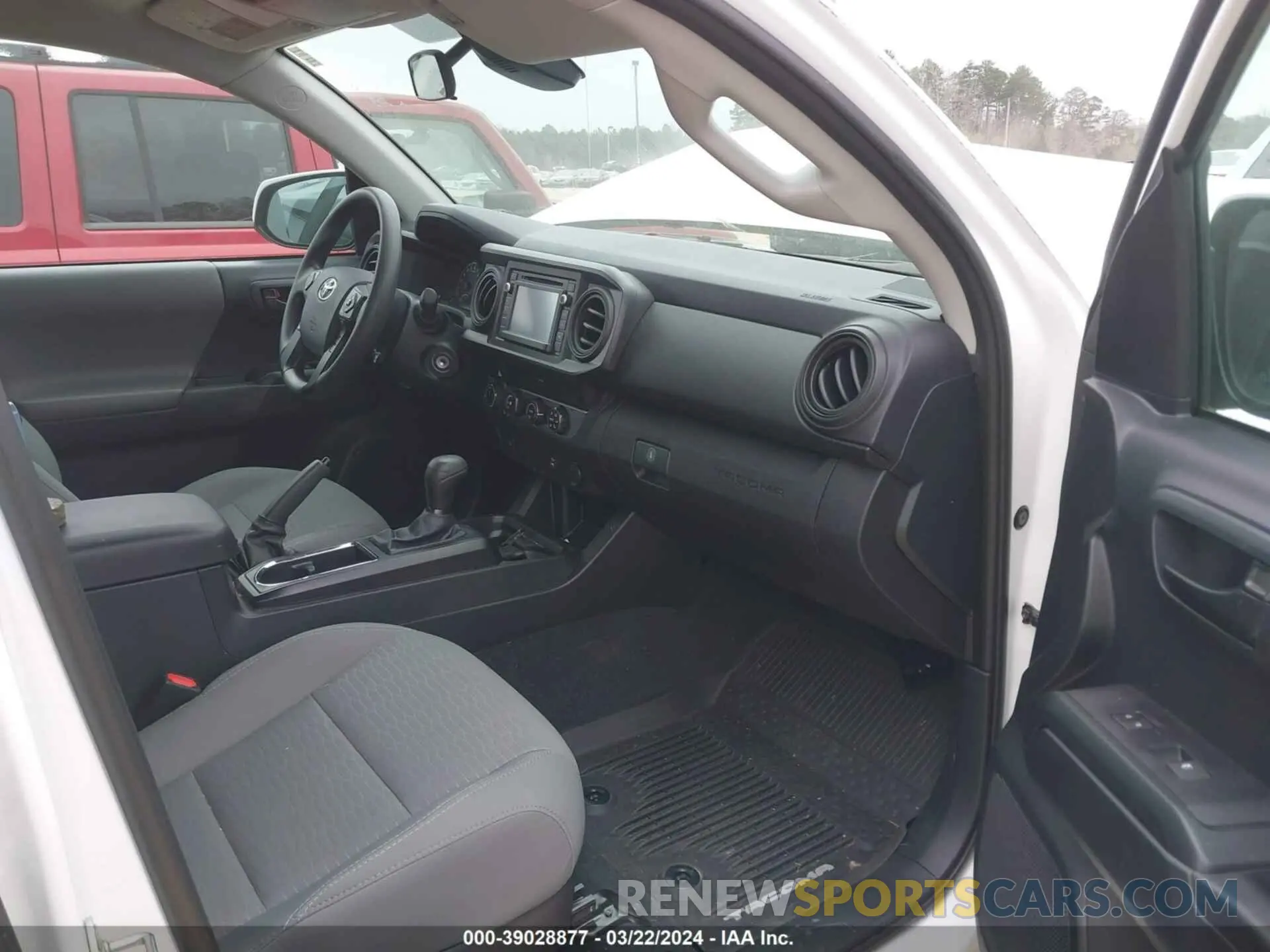 5 fotografías del automóvil dañado 3TMCZ5AN5KM222978 TOYOTA TACOMA 2019