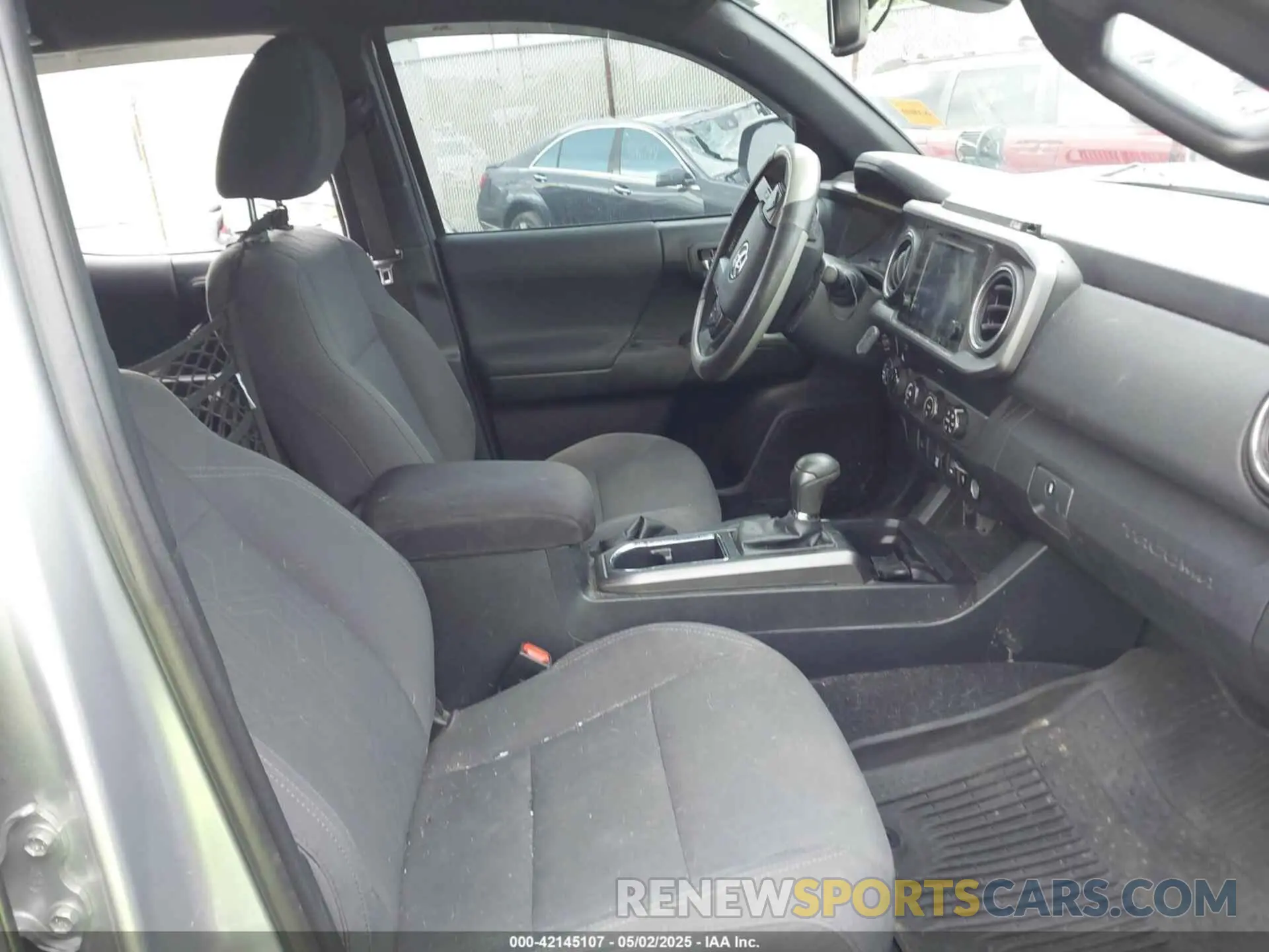 5 fotografías del automóvil dañado 3TMCZ5AN5KM261196 TOYOTA TACOMA 2019