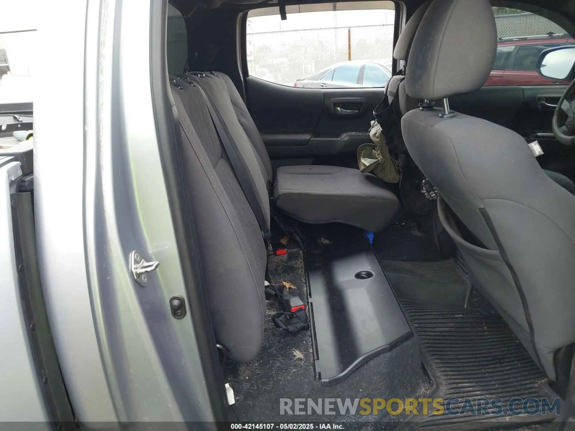 8 fotografías del automóvil dañado 3TMCZ5AN5KM261196 TOYOTA TACOMA 2019
