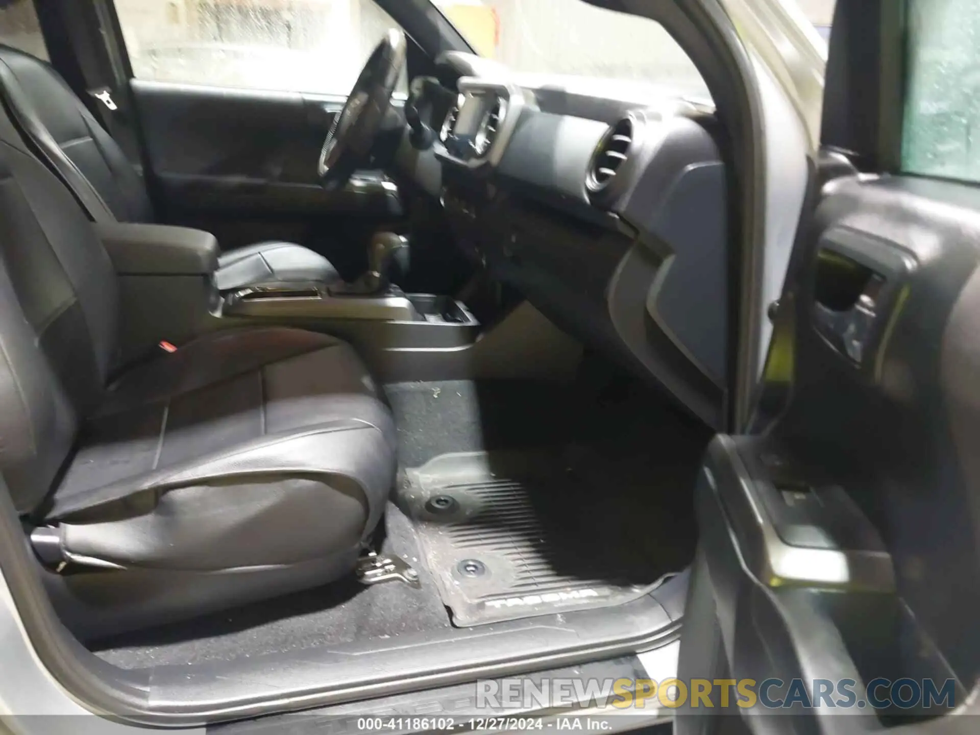 5 fotografías del automóvil dañado 3TMCZ5AN5KM261778 TOYOTA TACOMA 2019
