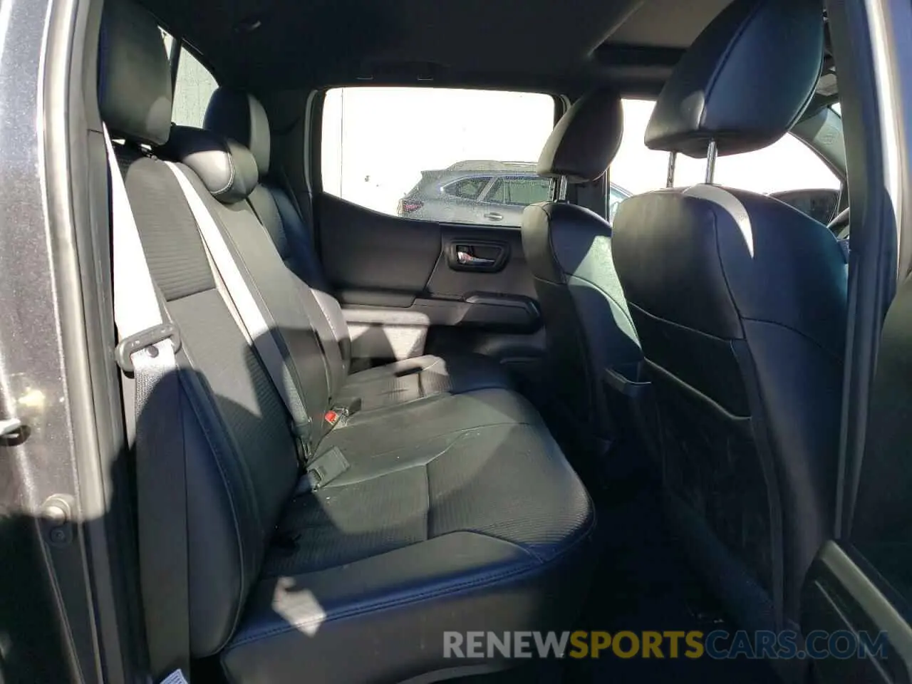 11 fotografías del automóvil dañado 3TMCZ5AN5KM287975 TOYOTA TACOMA 2019