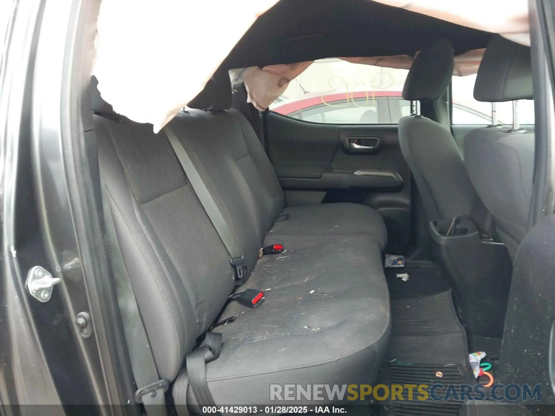 8 fotografías del automóvil dañado 3TMCZ5AN6KM199663 TOYOTA TACOMA 2019