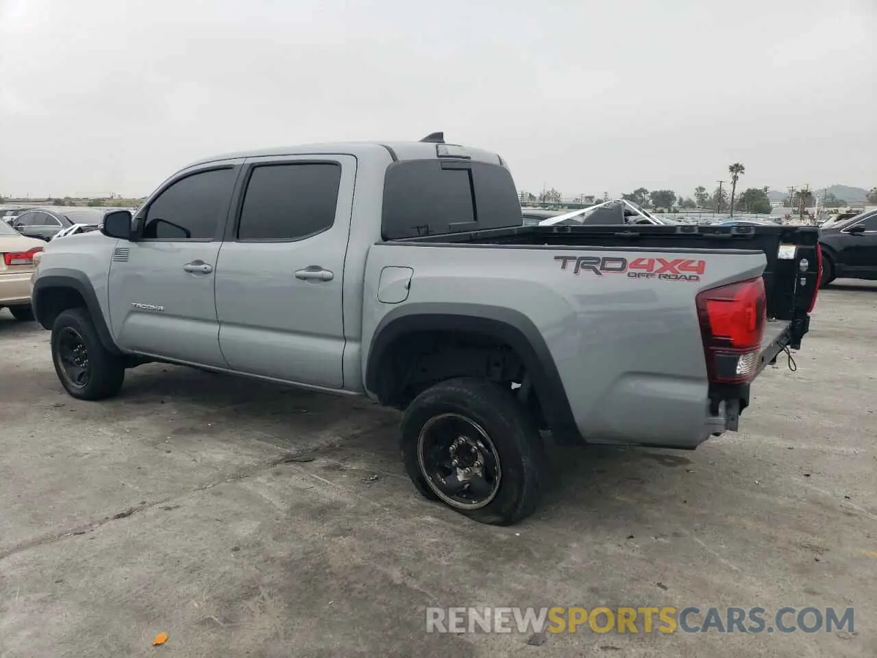 2 fotografías del automóvil dañado 3TMCZ5AN6KM237411 TOYOTA TACOMA 2019