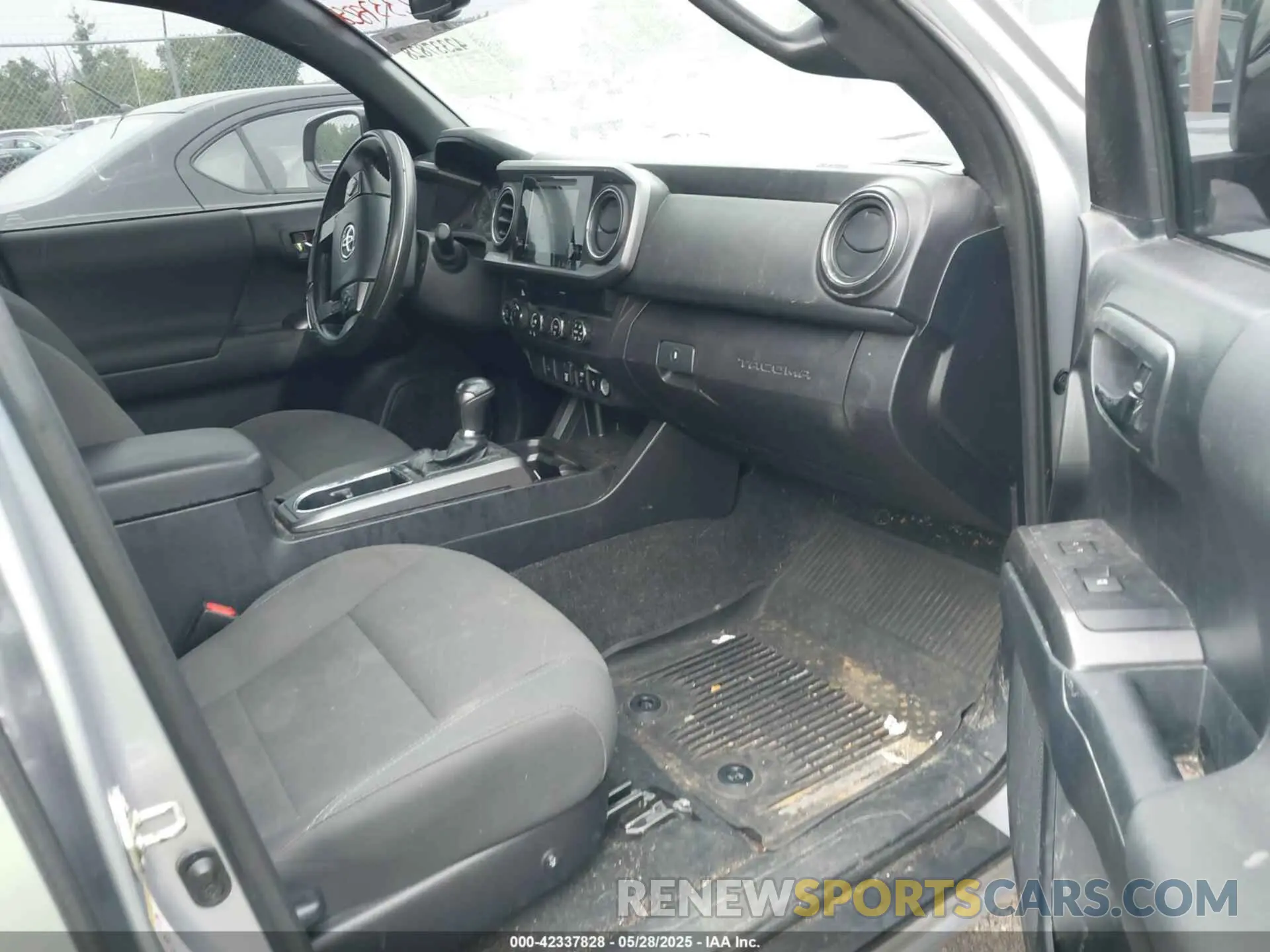 5 fotografías del automóvil dañado 3TMCZ5AN6KM239871 TOYOTA TACOMA 2019