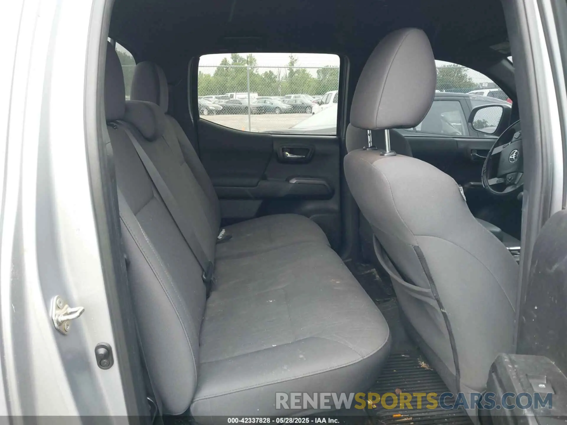 8 fotografías del automóvil dañado 3TMCZ5AN6KM239871 TOYOTA TACOMA 2019