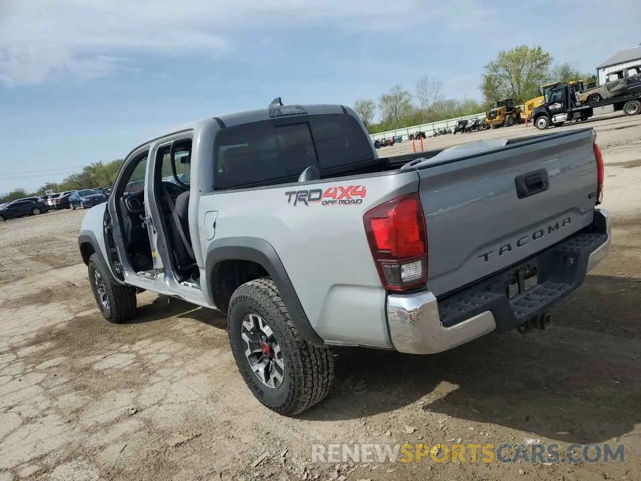 2 fotografías del automóvil dañado 3TMCZ5AN6KM240616 TOYOTA TACOMA 2019