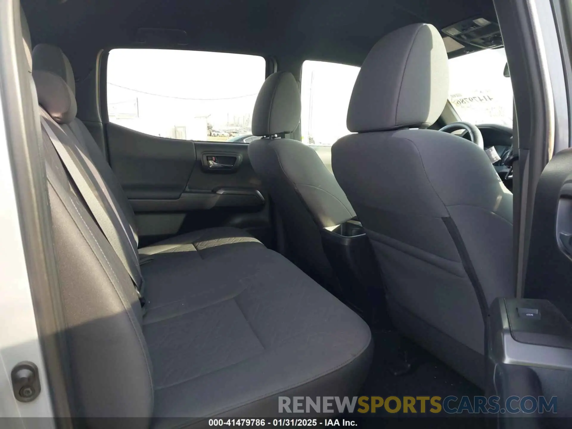 8 fotografías del automóvil dañado 3TMCZ5AN6KM250062 TOYOTA TACOMA 2019